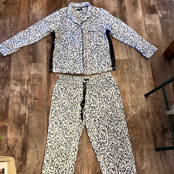 Simply Vera Wang pajamas cheetah print fleece fabric size XL - Picture 1 of 6